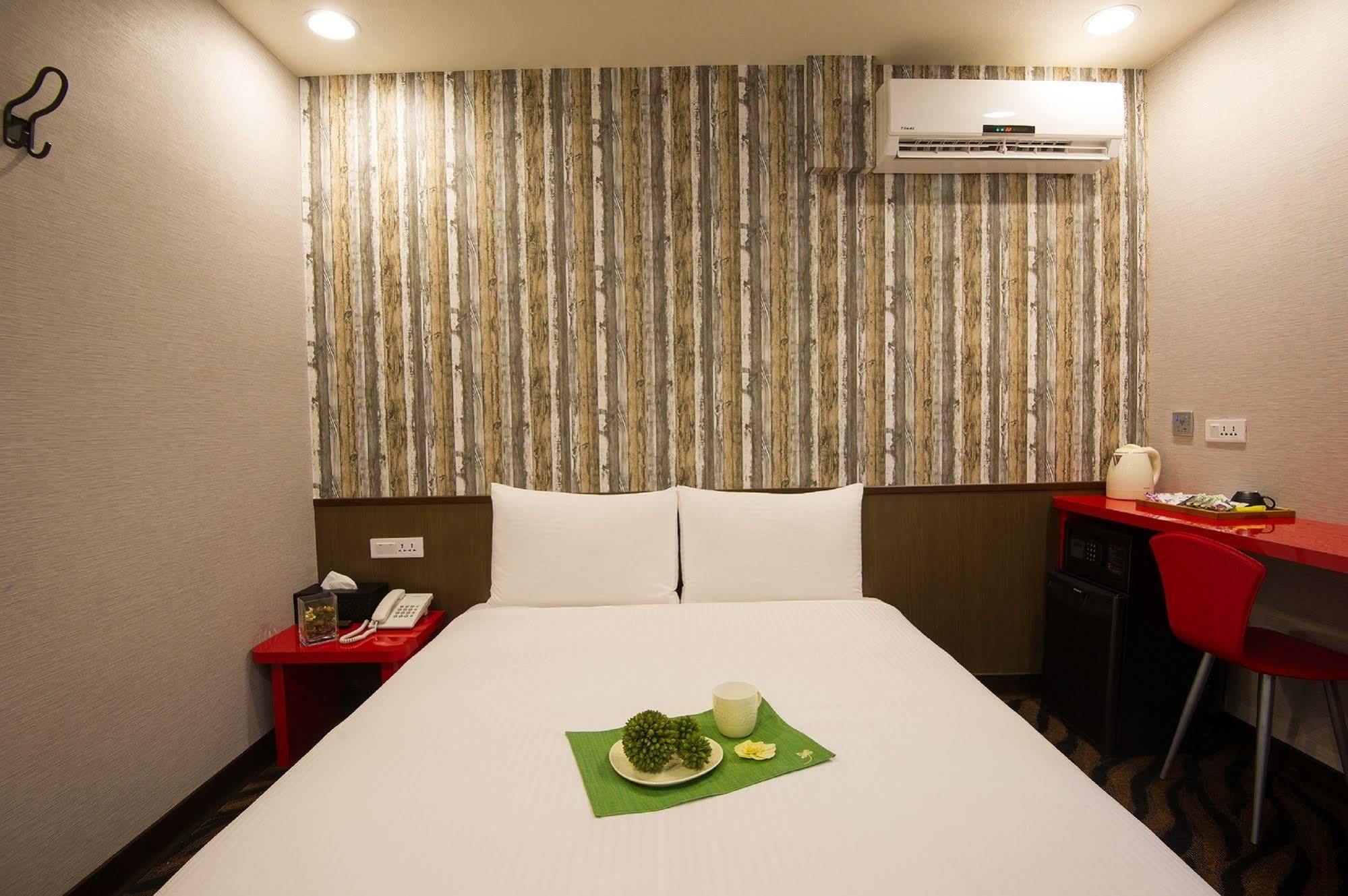 Hotel 6 - Zhonghua Taipei Exterior photo